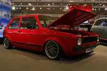 VW Golf 1 in Rot auf der Essen Motor Show 2014.