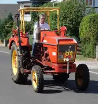Renault 57, als Teilnehmer des Festzuges anl. der 2015er Oldtimerausstellung in Pferdsdorf/Thüringen, 08/2015 