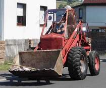 Radlader, Alexis meint es ist ein Zettelmeyer 501, als Teilnehmer des Festzuges anl. der 2015er Oldtimerausstellung in Pferdsdorf/Thüringen, 08/2015