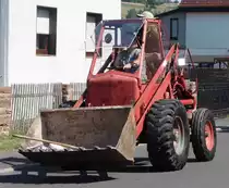 Radlader, Alexis meint es ist ein Zettelmeyer 501, als Teilnehmer des Festzuges anl. der 2015er Oldtimerausstellung in Pferdsdorf/Thüringen, 08/2015