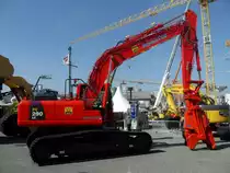 Komatsu PC 290 LC-8 auf einer Baumaschinenmesse in Bern am 18.03.2009