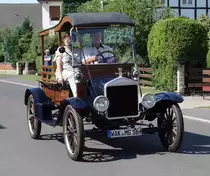 =Ford T als Teilnehmer des Festzuges anl. der 2015er Oldtimerausstellung in Pferdsdorf/Thüringen, 08/2015