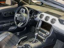 Ford Mustan (2015) Interieuraufnahme, gesehen auf dem Auto Zürich 2015