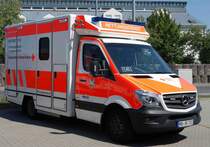 MB Sprinter des DRK Langenselbold, ausgestellt am  Tag der offenen Tür  der Feuerwehr Langenselbold im August 2015