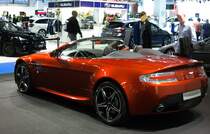 Aston-Martin V8 Roadster (Rückansicht), ausgestellt auf dem Auto Zürich 2015.