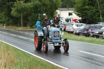 Eicherbesitzer tritt die Heimreise an, gesehen beim Oldtimertag in Seitzenhahn im August 2015