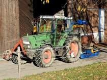 FENDT-Farmer 308LSA Turbomatik, dient einer Katze als Sonnenstuhl; 151101