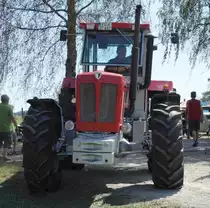 Schlüter 2000 TLV, rollt zu seinem Standplatz beim Deutz-Club Allmus im August 2015
