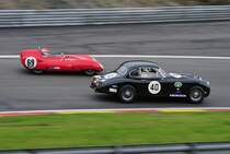 Rennszene, Überhohlvorgang Nr.40 JAGUAR XK150S FHC, Bj.1959, 3781ccm, Fahrer: SMT6 KEITH-LUCAS Chris (GB), Nr.69 LOTUS XI Series 1, Bj. 1956, 1490ccm, Fahrer: KRIKNOFF Serge (CH). Bei der Woodcote Trophy & Stirling Moss Trophy [Motor Racing Legends] SPA SIX HOURS 19.September 2015