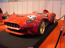 Sbarro Miglia. Dieser Wagen wurde von Studenten der Franco Sbarro Design-Hochschule entworfen und hergestellt. Der Wagen stellt eine Hommage an die legendären Mille Miglia Straßenrennen dar. Angetrieben wird der Wagen durch einen V8-Porschemotor. Essen Motor Show am 01.12.2015.