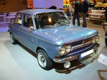 NSU TT. 1968 - 1972. Von diesem sportlichen Gebrauchswagen wurden insgesamt 64269 Einheiten produziert. Davon 14942 mit dem 1.0l Motor und 49327 mit dem 1.2l Motor. Der abgelichtete TT hat einen 4-Zylinderreihenmotor mit einem Hubraum von 1277 cm³. Der 65 PS starke Motor verhilft dem Wagen zu einer Höchstgeschwindigkeit von 153 km/h. Essen Motor Show am 01.12.2015.