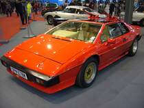 Lotus Esprit Turbo. 1981 - 1986. Hier handelt es sich um den Wagen aus dem James Bond Film  In tödlicher Mission . Der 4-Zylinderreihenmotor mit Turboaufladung leistet 214 PS aus 2174 cm³ Hubraum. Essen Motor Show am 01.12.2015.