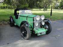 Mir unbekannter Oldtimer am 14.5.2012 / Oldtimer Club „Sunbeam – Talbot – Darracq“ Rallye England-Irland bei einem Zwischenstopp im Schlosshotel Lough Rynn in der Republik Irland / 