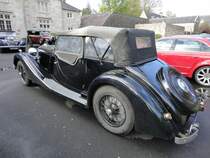 Mir unbekannter Oldtimer am 14.5.2012 / Oldtimer Club „Sunbeam – Talbot – Darracq“ Rallye England-Irland bei einem Zwischenstopp im Schlosshotel Lough Rynn in der Republik Irland / 