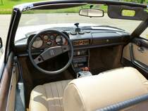 Peugeot 504 Cabriolet, Blick in den Innenraum, Oldtimertreff Oberwinden, Juni 2015