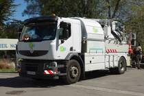 Renault 410 Premium als Kanalreinigungsfahrzeug, gesehen in Lourdes im September 2015