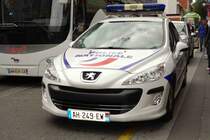Peugeot als Polizeifahrzeug, gesehen in Lourdes im September 2015