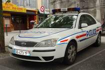 Ford als Polizeifahrzeug, gesehen in Lourdes im September 2015