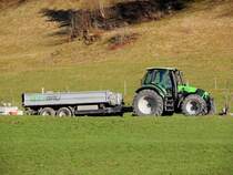 DEUTZ-FAHR Agrotron-150, in der hügeligen Landschaft des Bregenzerwaldes; 150407