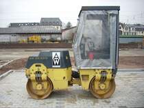 Bomag BW 100 AD-3 auf einer Baustelle in Trier, 23.03.2008