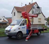 MB Sprinter des Malerbetriebs VOGT als Hubbühnenfahrzeug gesehen in 36100 Petersberg-Marbach im Oktober 2015