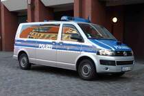 VW T5 der Polizei NRW eingesetzt bei einer Demo in Münster, Oktober 2015 