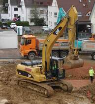 CAT 324D bei Baggerarbeiten in Taunusstein-Wehen im November 2015