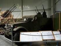 Halbkettenfahrzeug M16 in der Wehrtechnischen Studiensammlung Koblenz, 31.10.2006