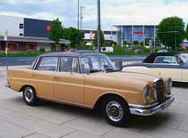 Mercedes-Benz, W 111 Limousine aus der Heckflossen-Serie, beim Mercedes Treffen am Aachener Tivoli, 30.5.2013