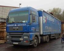 MAN - Sattelzug der Firma  HERBERT , Motten im November 2015