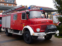 Mercedes Benz 1113 Rundhauber Mercedes-Benz LAF 1113 B FF Bleicherode

Kabinenverlängerung:
Wackenhut,

Aufbau:
Lentner,
Produktionsnummer: 2190,
Lackierung in RAL 3000 (Feuerrot).

Pumpen:
Vorbaupumpe: Ziegler FP 16/8-S,
Leistung: 2.400 l/min bei 8 bar;

Tragkraftspritze: TS 8/8-ZS,
Leistung: 1.600 l/min bei 8 bar. 

Nordhausen Bahnhofsvorplatz 20.12.2015