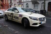 MB ist als Taxi Werbeträger für die  KUH-ALM  unterwegs in Fulda, Dezember 2015