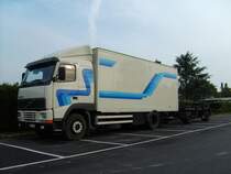 Volvo mit Kastenaufbau am 05.05.2007 in Grevenmacher (Lux.)