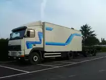 Volvo mit Kastenaufbau am 05.05.2007 in Grevenmacher (Lux.)