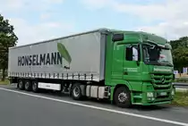 Mercedes Actros 1844 MP3 Spedition HONSELMANN Gardinenplanen Sattelzug an der A1 am 30,07,2013