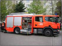 Einsatz im Karlsruher Stadtteil Oberreut am 17.04.2004. Im Bild ein L�schfahrzeug der Berufsfeuerwehr Karlsruhe.