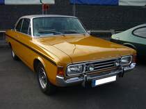 Ford Taunus P7b 20M RS Hardtop Coupe. 1968 - 1971. Mit diesem Modell zielten die Kölner auf die Konkurrenz aus Rüsselsheim in Form des Commodore Coupe. Für ein solches, sportliches Coupe in der RS-Ausstattung mußte man 1968 DM 10490,00 auf die Theke des Ford Händlers legen. Der V6-motor leistet 125 PS aus 2293 cm³ Hubraum. Dieser maisgelbe Ford wurde am 27.12.2015 beim Oldtimer- & Youngtimertreffen in Krefeld abgelichtet.