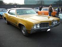 Oldsmobile Delta 88 Royale des Modelljahres 1969. Die 88 Modelle waren in der Oldsmobile Division im mittleren Preissegment angesiedelt. Der v8-motor mit einem Hubraum von 74566 cm³ leistet 310 PS. Old- und Youngtimertreffen in Krefeld am 27.12.2015.