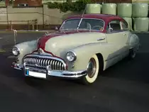 Buick eight Super Sedanet des Modelljahres 1948. Diese Fließhecklimousine ergänzte die Vorkriegsmodellpalette der Buick-Division. Angetrieben wird dieser Wagen von einem 
8-Zylinderreihenmotor, der aus 4064 cm³ Hubraum 110 PS leistet. Old- und Youngtimertreffen am 27.12.2015 in Krefeld.