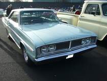 Dodge Coronet 440 Hardtop des Modelljahres 1966. In diesem Modelljahr war der Coronet die mittlere Modellreihe im Dodge Programm. Der V8-Motor mit 5210 cm³ Hubraum leistet 233 PS. Old- und Youngtimertreffen am 27.12.2015 in Krefeld.