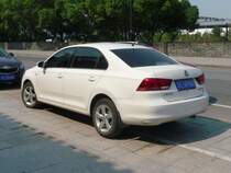 VW hat den Santana geschrumpft, und das ist dabei herausgekommen: Ein Einheitsdesign, leicht verwechselbar mit Sagitar, Bora, Jetta, u.v.a.m. aus dem VW-Konzern. 
Suzhou, Jiangsu, am 11.10.2015