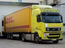 VOLVO FH-420 aus Rumänien vor der Milchpulververladehalle in Ried; 151013