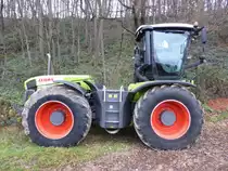 Claas Xerion 3300 Trac am 13.12.2015 in der Nähe von Konz-Könen
