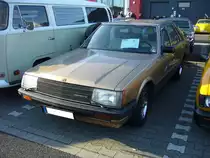 Datsun Laurel der Baureihe C31. 1980 - 1984. Den Laurel gab es in etlichen Motorversionen mit 4 und 6-Zylinderreihenmotoren zwischen 1770 cm³ und 2753 cm³ Hubraum. Außerdem gab es noch eine Dieselversion mit 1991 cm³ Hubraum und 60 PS. Oldtimertreffen an der Gelsenkirchener Garage 10 am 30.12.2015.
