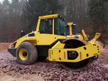 Bomag BW 213 DH-4i eingesetzt beim Bau der Ortsumgehung Konz-Könen, 20.12.2015