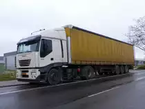 Iveco Stralis 430 abgestellt in einem Trierer Gewerbegebiet, 25.12.2015