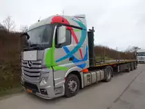 Mercedes-Benz Actros im Hafen von Mertert (Lux.), 13.12.2015