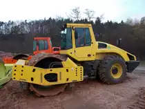 Bomag BW 219 PDH-4i eingesetzt bei Bau der Ortsumgehung Konz-Könen, 06.12.2015