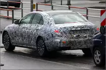 . Noch getarnt -

Die nächste Generation der Mercedes-Benz E-Klasse.

03.01.2016 (M)