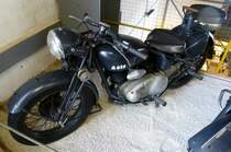 Condor A680, Militrmaschine fr die Schweizer Armee, 2-Zyl.4-Takt V-Motor mit 677ccm und 20PS, Vmax.110Km/h, Bauzeit 1942-47, Schweizerisches Militrmuseum Full, Juli 2015